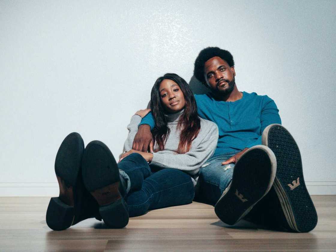 A couple sitted on the floor A couple sitted on the floor