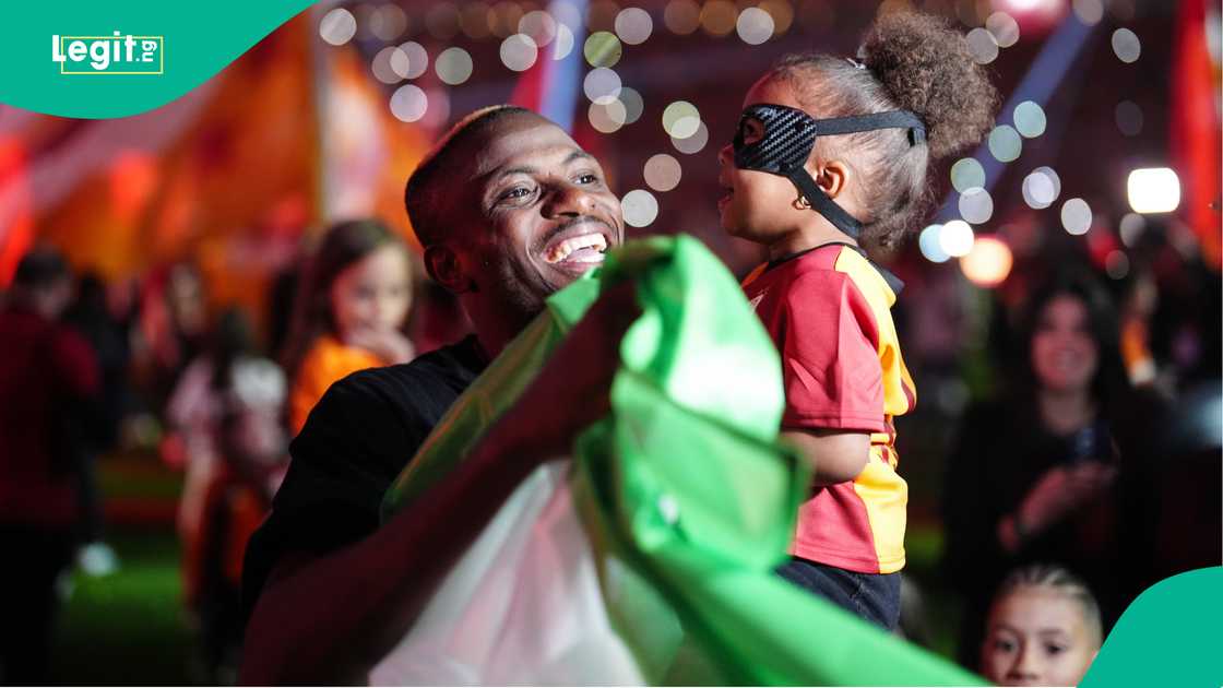 Victor Osimhen, Hailey Osimhen, Galatasaray, Kayserispor, Rams Park, Istanbul, Turkiye, Super Lig. Victor Osimhen, Hailey Osimhen, Galatasaray, Kayserispor, Rams Park, Istanbul, Turkiye, Super Lig.