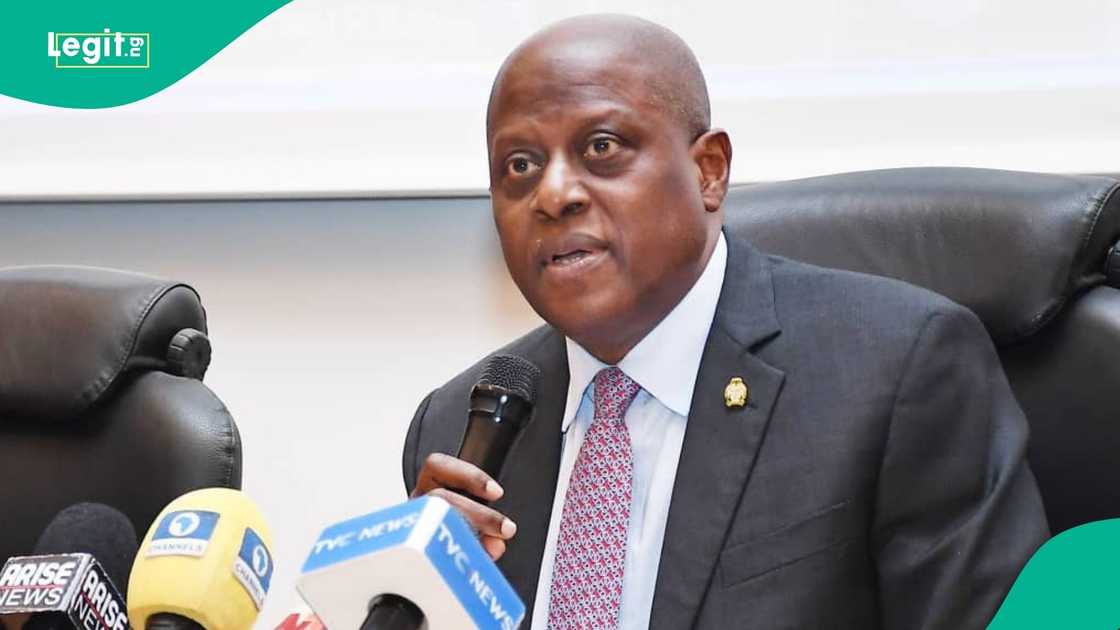 CBN rolls out new FX rules, threatens banks, BDCs CBN rolls out new FX rules, threatens banks, BDCs